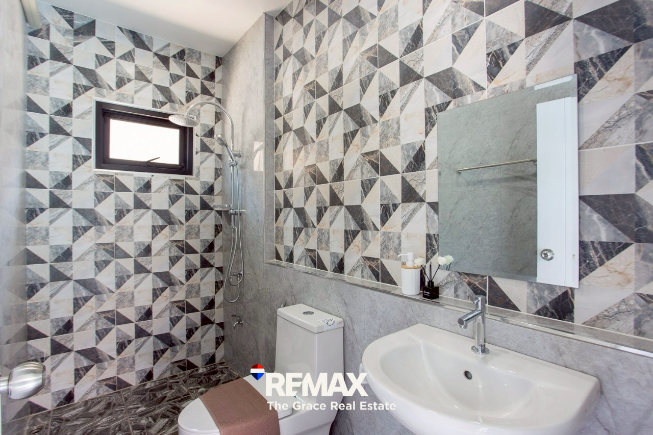 LINE_ALBUM_5032 ad_250830_3